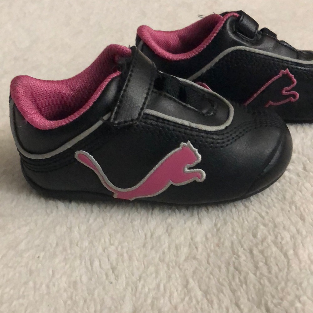 Black and pink pumas